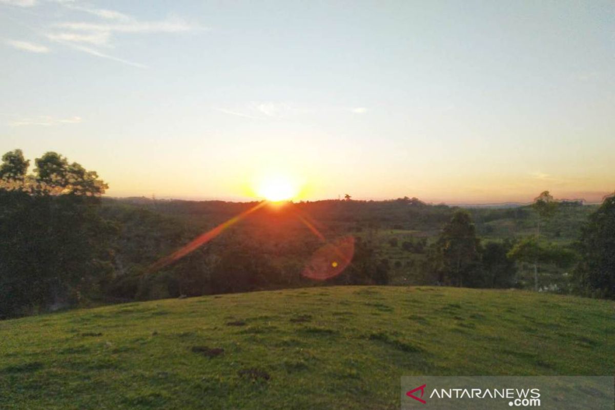 Diapit sunset dan sunrise, keindahan alam yang dimiliki Kampung Kamal