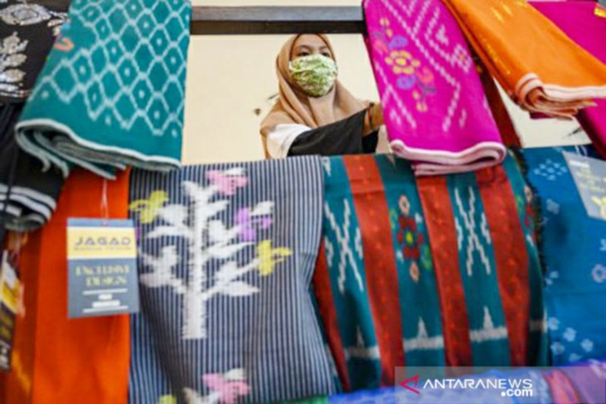 Hari ini, pegawai Pemkab Bireuen bersarung ke kantor