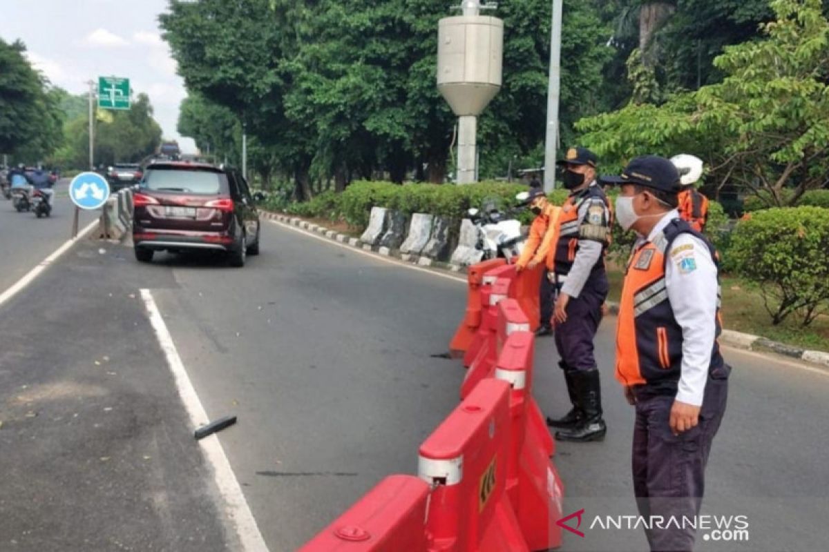 Dishub berlakukan satu arah Jalan DR Sumarno Cakung pada jam sibuk