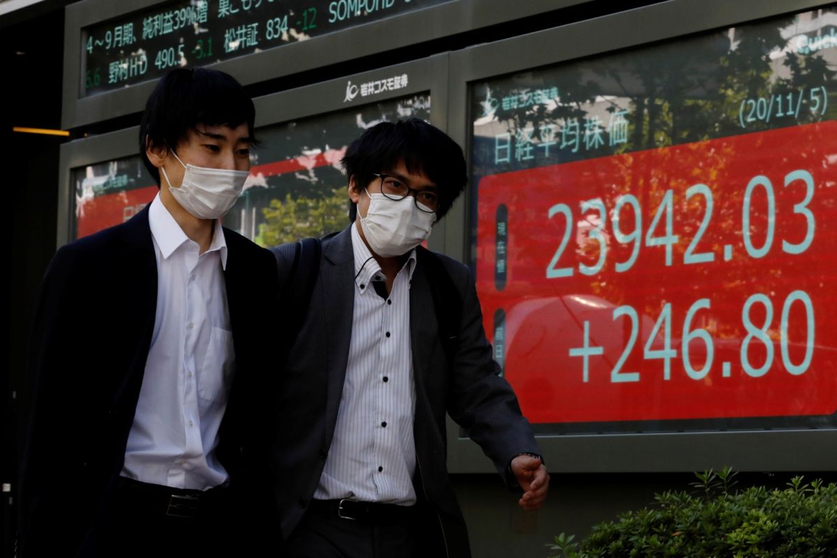 Saham Tokyo ditutup beragam di tengah kekhawatiran virus corona