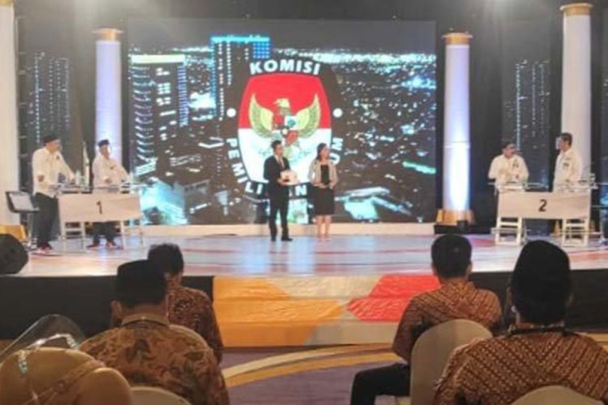 Tokoh Pers Dhimam Abror komentari debat perdana Pilkada Surabaya
