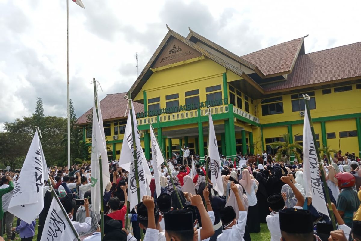 Mantan pejabat Aceh Tamiang berunjuk rasa, ini tuntutannya