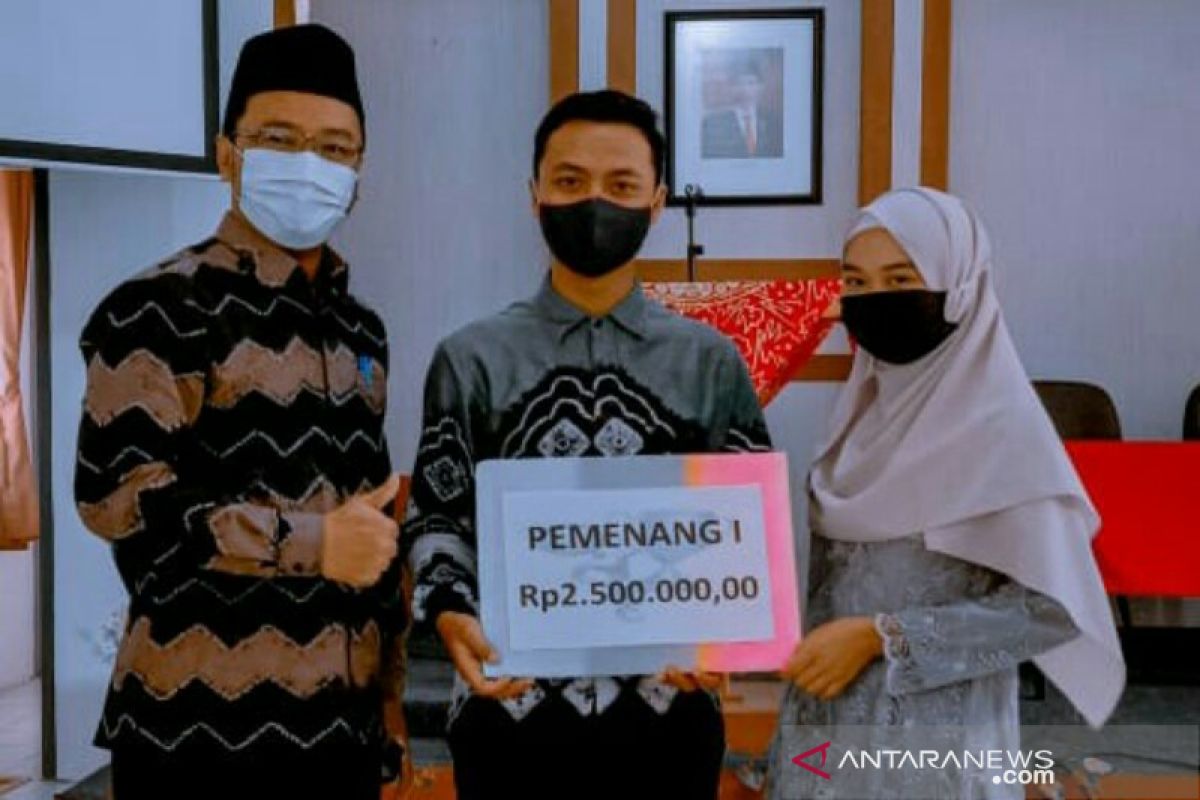 Remaja HSU juara baturai pantun se Kalsel