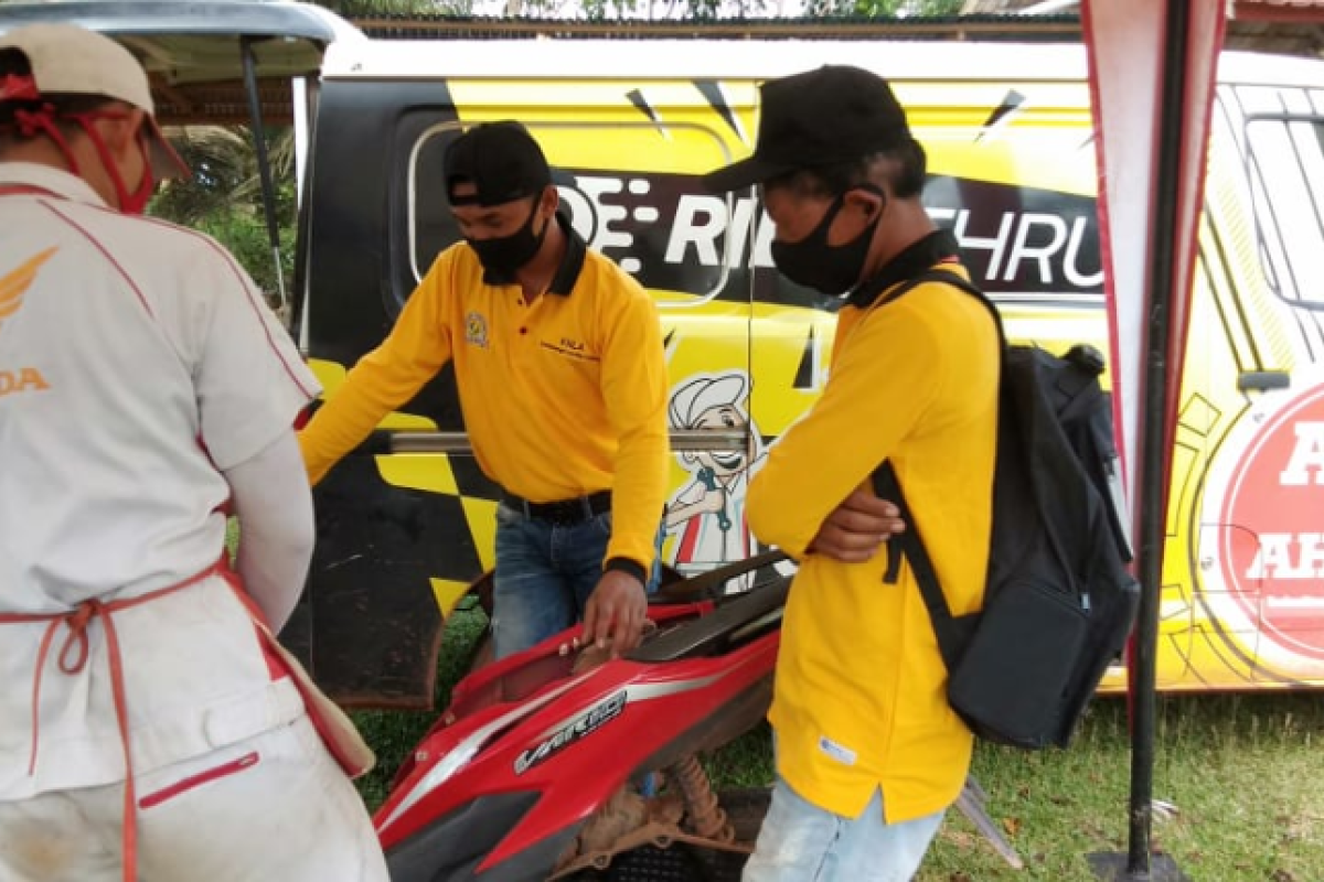 Masyarakat Ketapang ikut pelatihan safety riding dan service motor