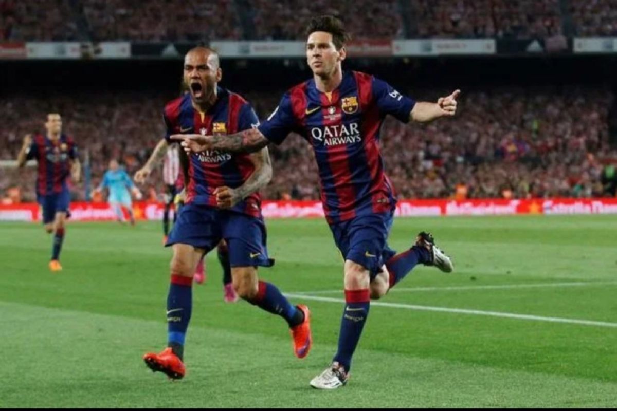 Dani Alves anggap Messi sama besarnya dengan Barcelona