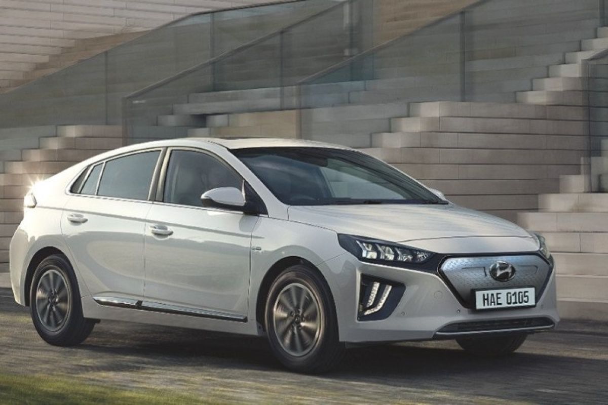 Berikut ini harga Hyundai IONIQ dan Kona Electric yang baru mengaspal di Indonesia