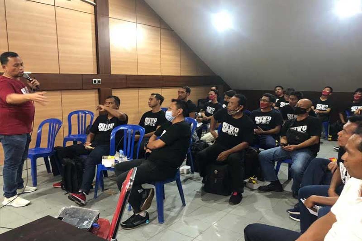 Tingkatkan wawasan, SIWO PWI Kalteng adakan 'coaching clinic' sepak bola