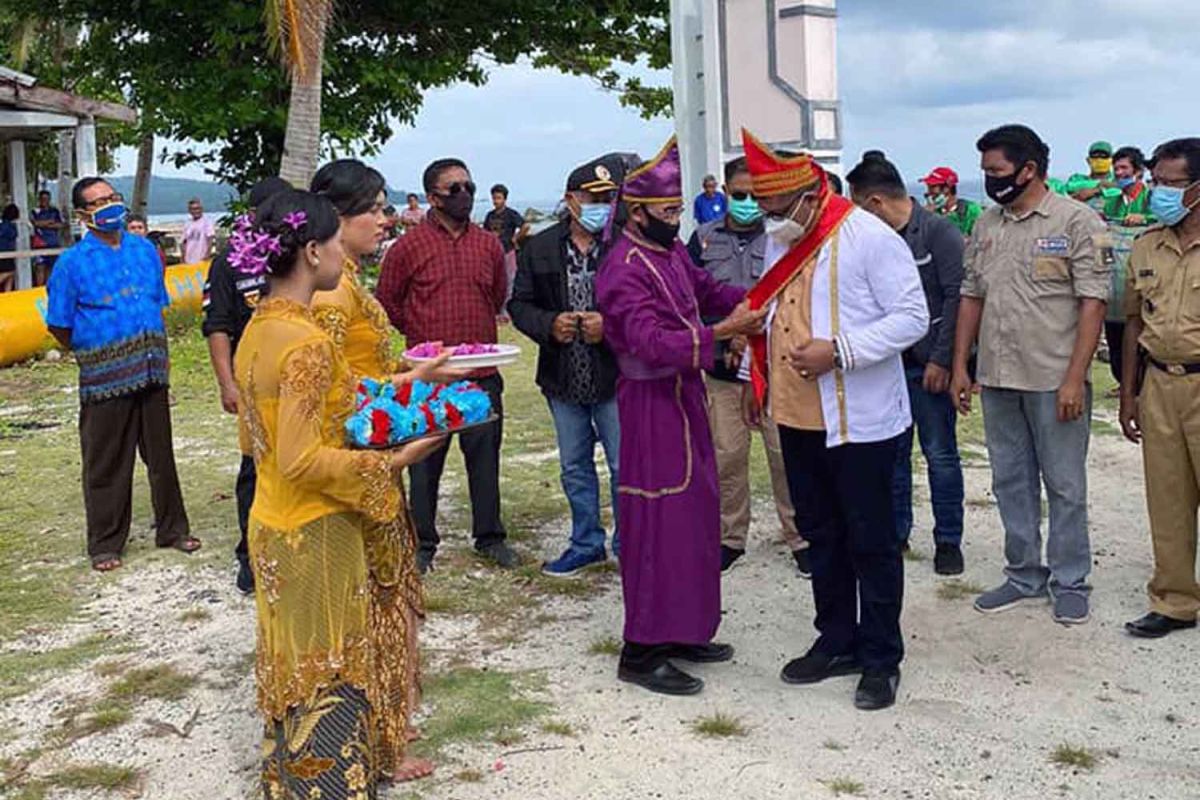 Pimpinan Bawaslu Sulut Resmikan Desa Sadar Hukum Karatung