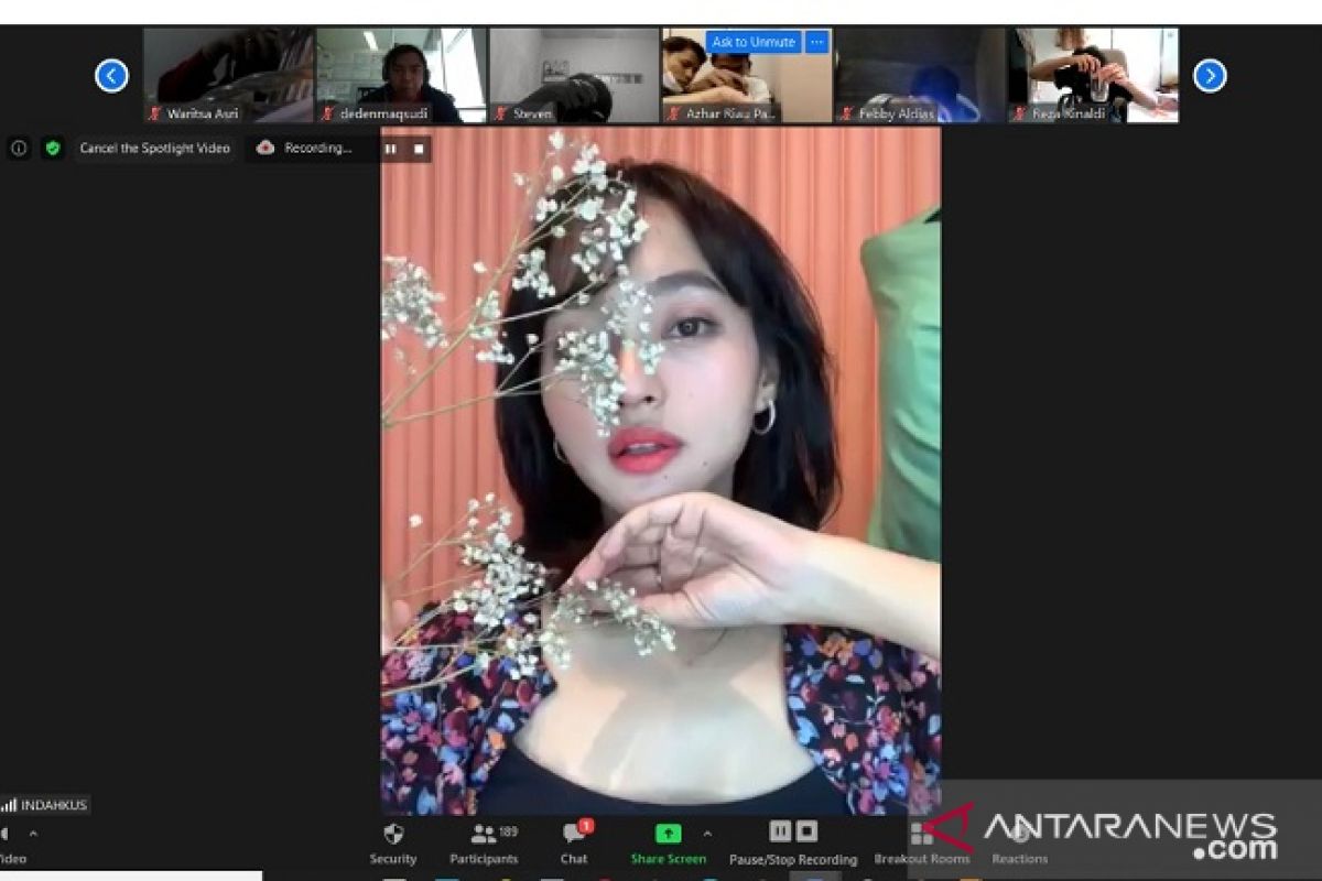 Ratusan Fotografer Antusias Jepret Indah Kusuma di Virtual Photoshoot yang ditaja PFI Pekanbaru dan APR