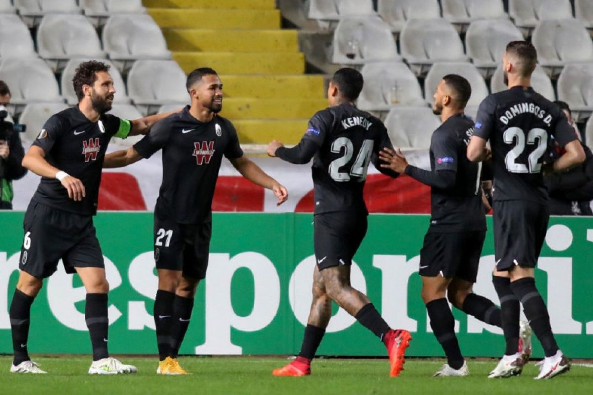 Granada taklukkan Valencia 2-1  pada laga dengan tiga kartu merah