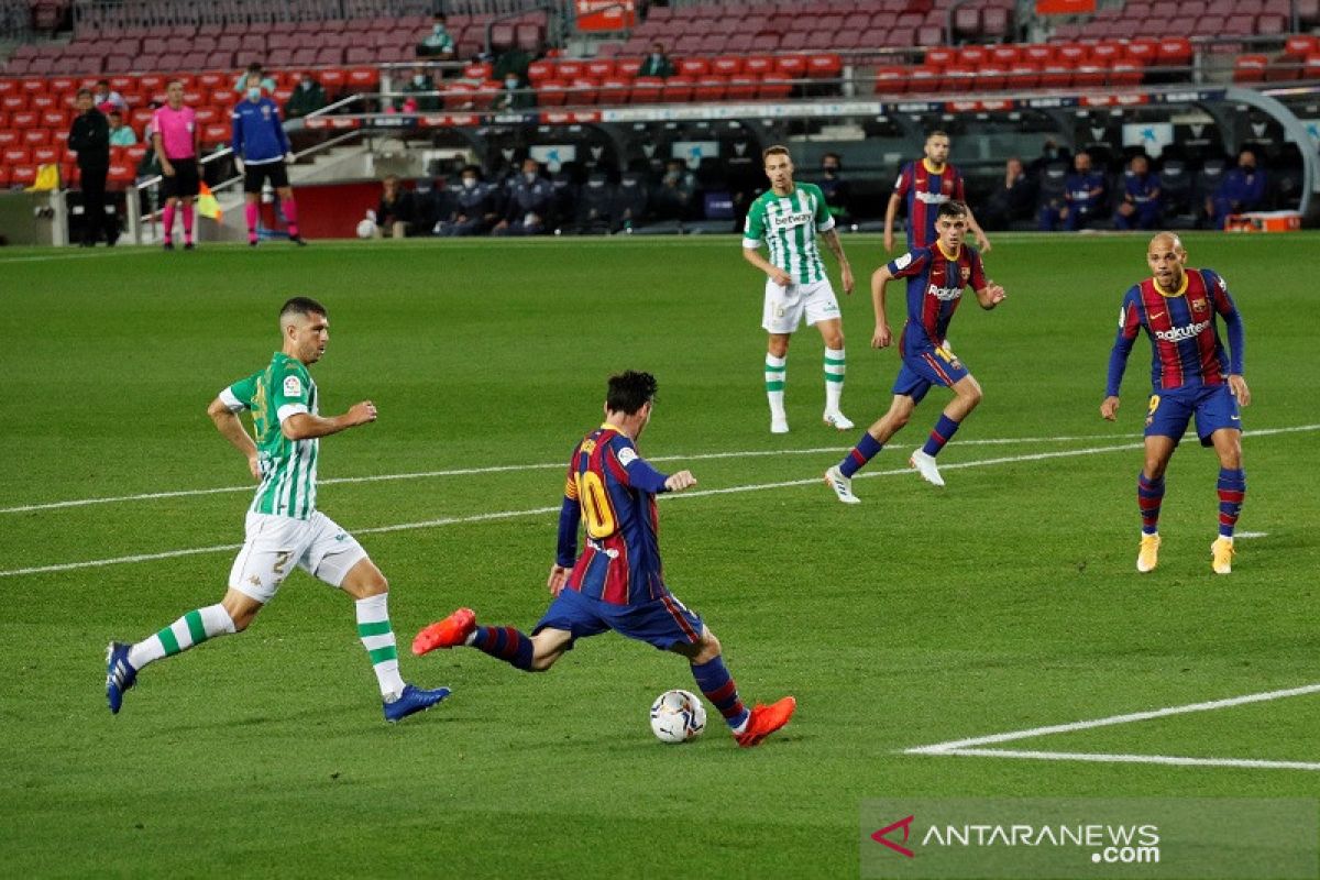 Barcelona menang atas Betis, Messi cetak dua gol