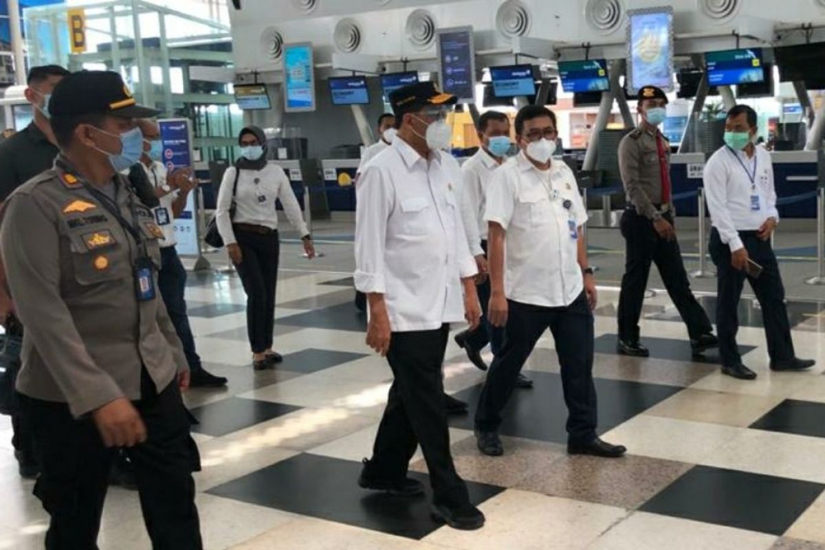 Menhub tinjau Bandara Kualanamu dan mengapresiasi penerapan protokol kesehatan