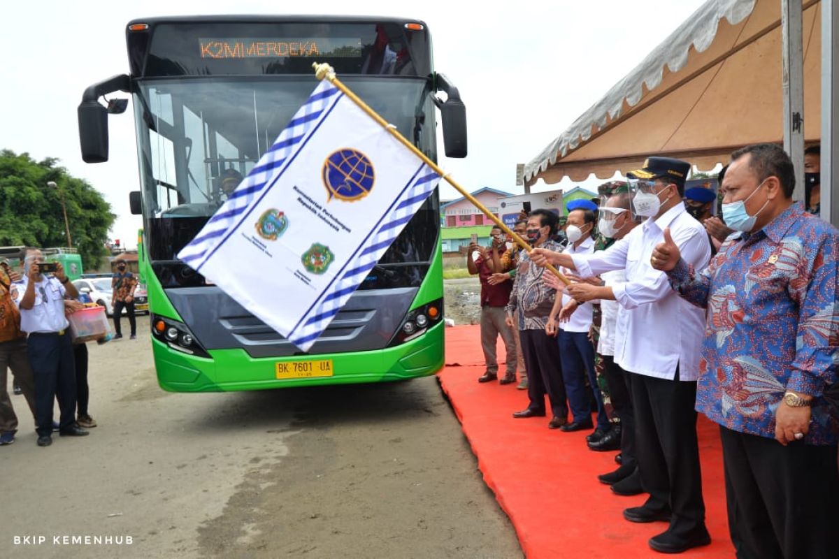 Menhub pacu kreativitas pengusaha untuk menggairahkan industri bus