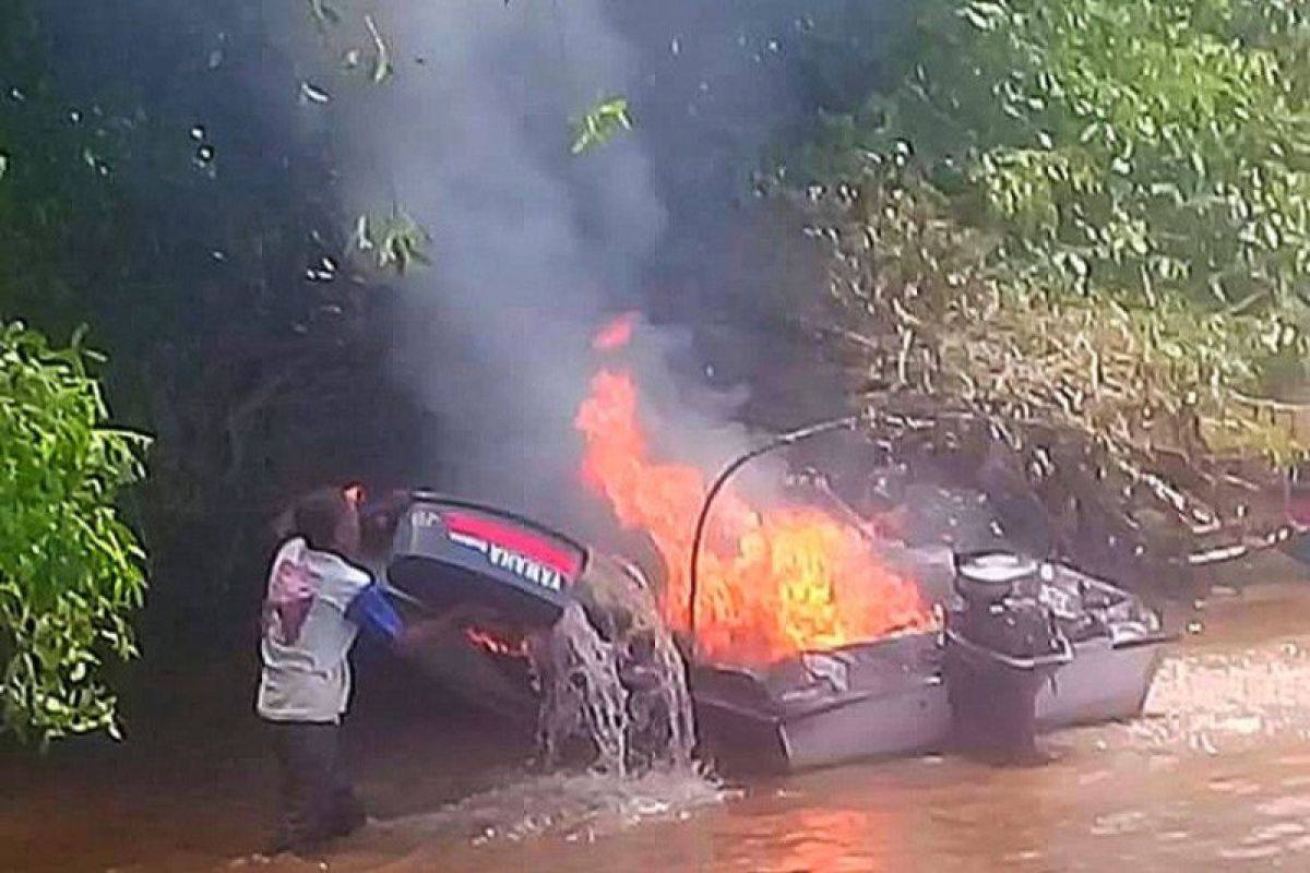 Speedboat rombongan KSOP Batanjung Kapuas Kalteng terbakar