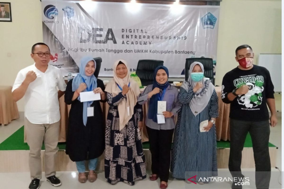 Kementerian Kominfo beri sertifikat DEA kepada 40 IRT UMKM Bantaeng