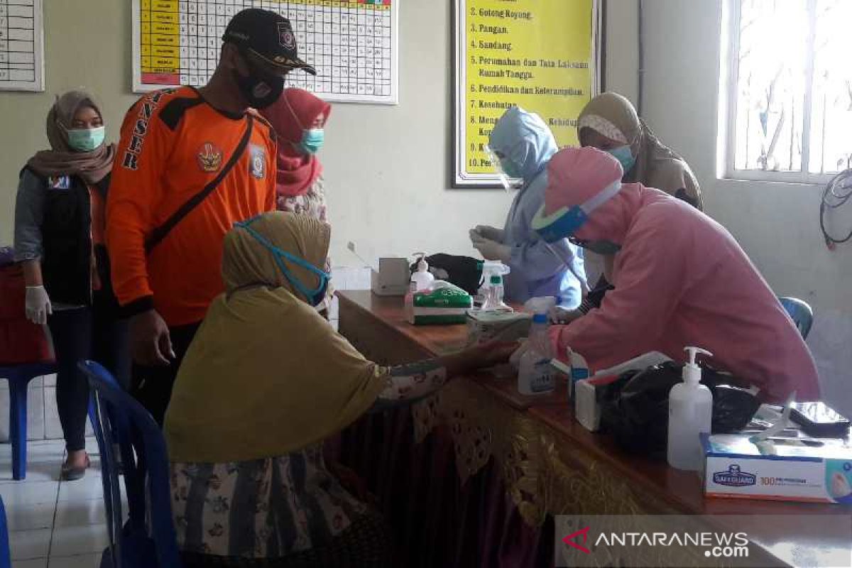 Tes cepat, sembilan pengungsi Merapi di Magelang reaktif