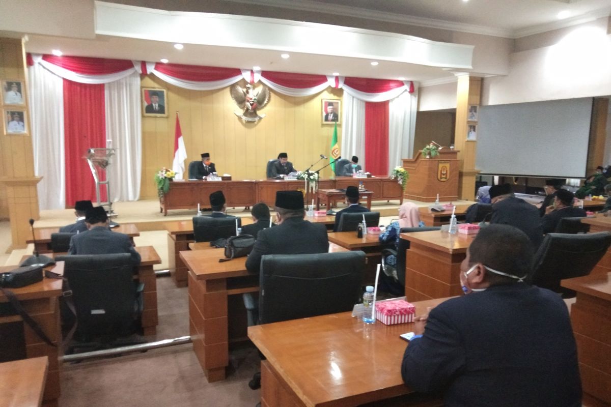 Dua PAW anggota DPRD Banjarbaru dilantik