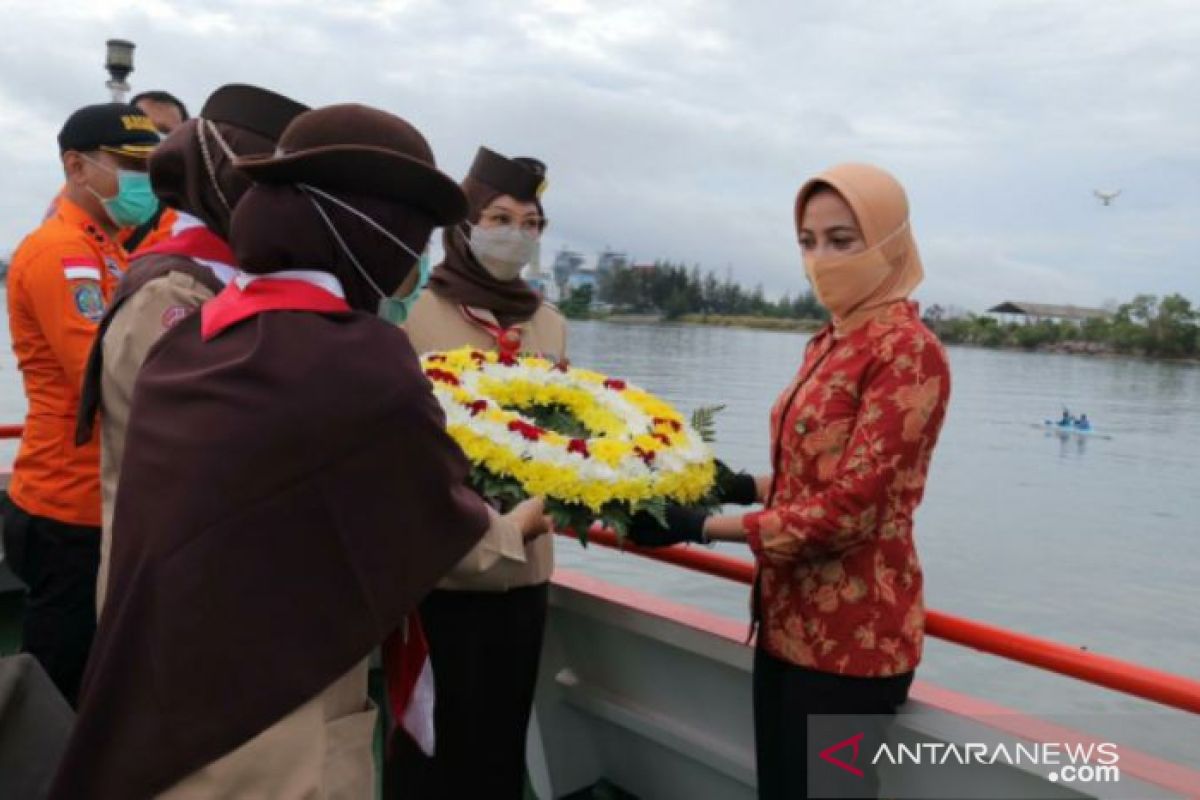 Ketua Kakwarda Babel tabur bunga peringati Hari Pahlawan