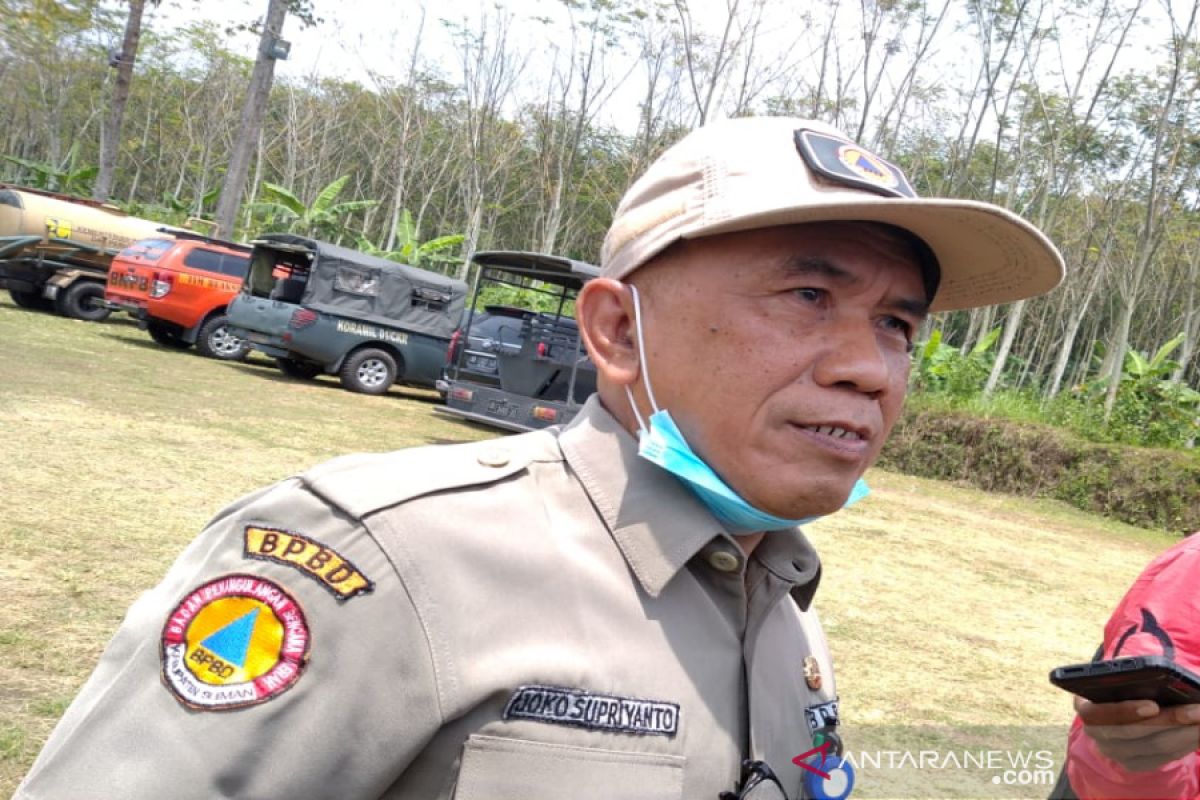 Puluhan relawan di barak pengungsian Merapi mengikuti tes cepat COVID-19