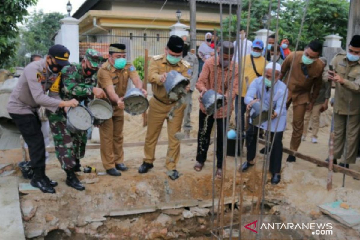 Gubernur Erzaldi hadiri peletakan batu pertama pembangunan Masjid Al-Iman