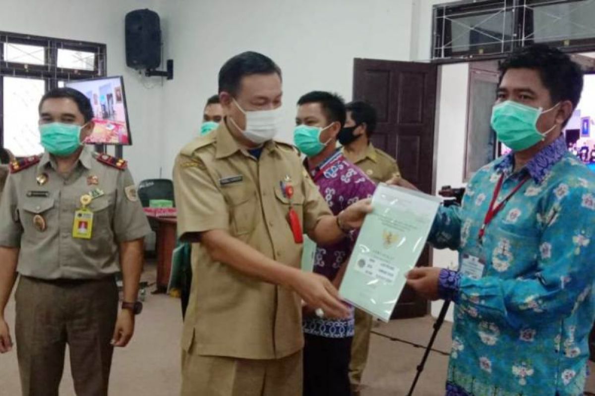 BPN Gumas serahkan 947 sertifikat tanah program PTSL ASN