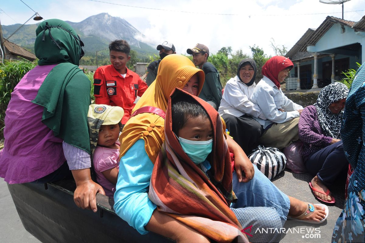 50 villagers residing on slopes of active Mount Merapi evacuated