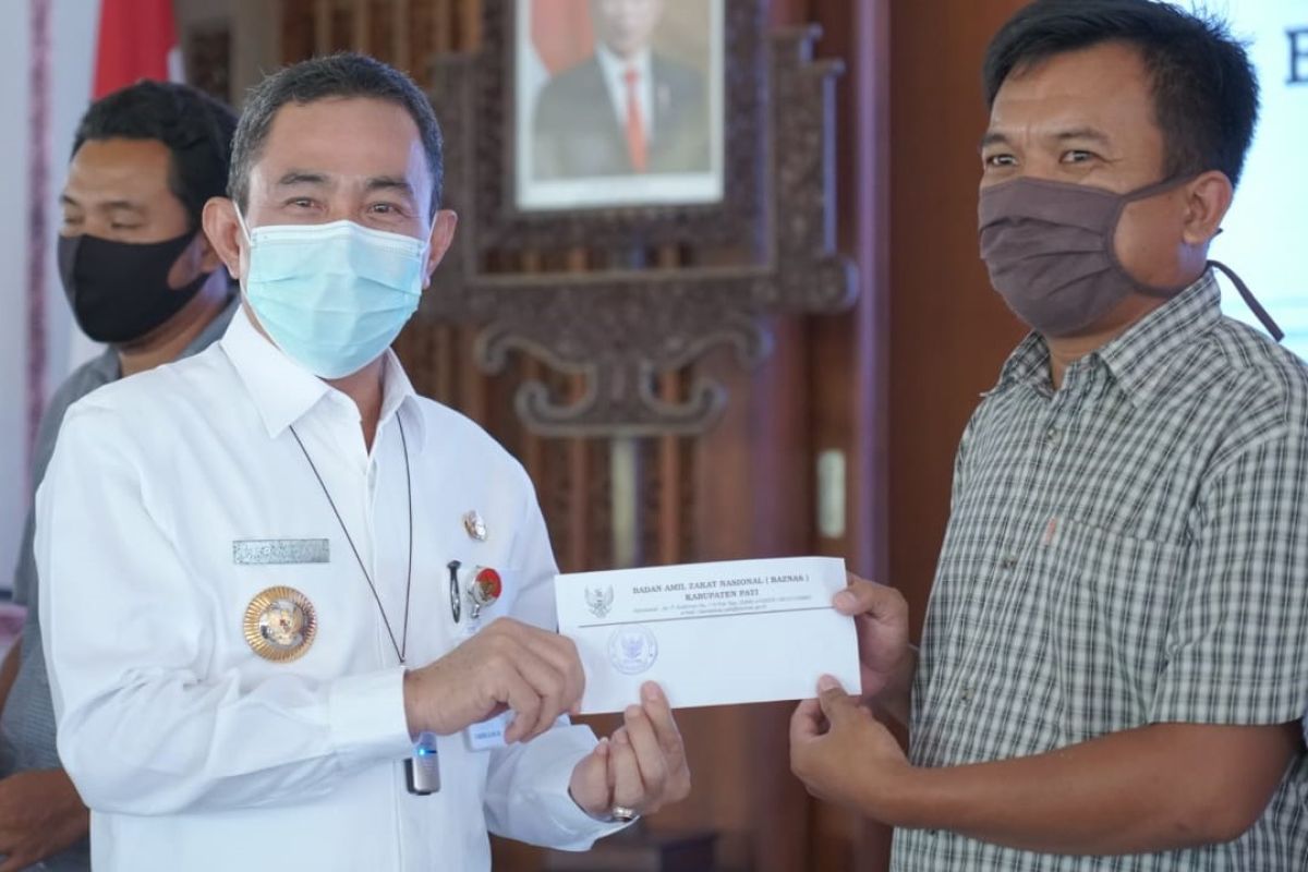 420 penjaga SD di Pati dapat bantuan Rp500 ribu