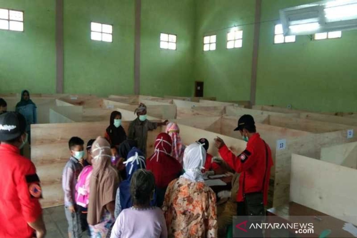 Puluhan warga di lereng Merapi yang rentan dievakuasi ke TPPS Desa Tlogolele