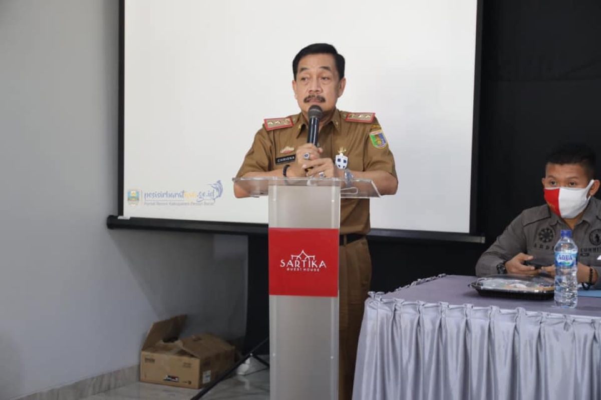 Penjabat Bupati Pesisir Barat ingatkan OPD harus bekerja maksimal