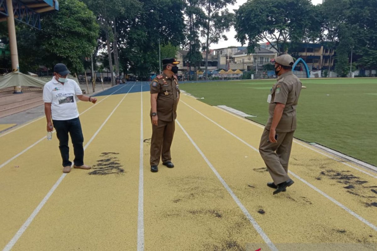 Akibat vandalisme, lintasan lari Lapangan Ahmad Yani Tangerang