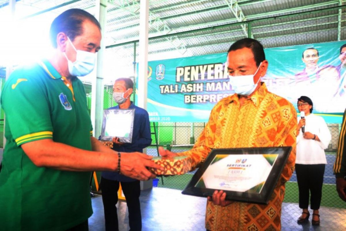 KONI Jatim beri penghargaan mantan atlet berprestasi tepat di Hari Pahlawan