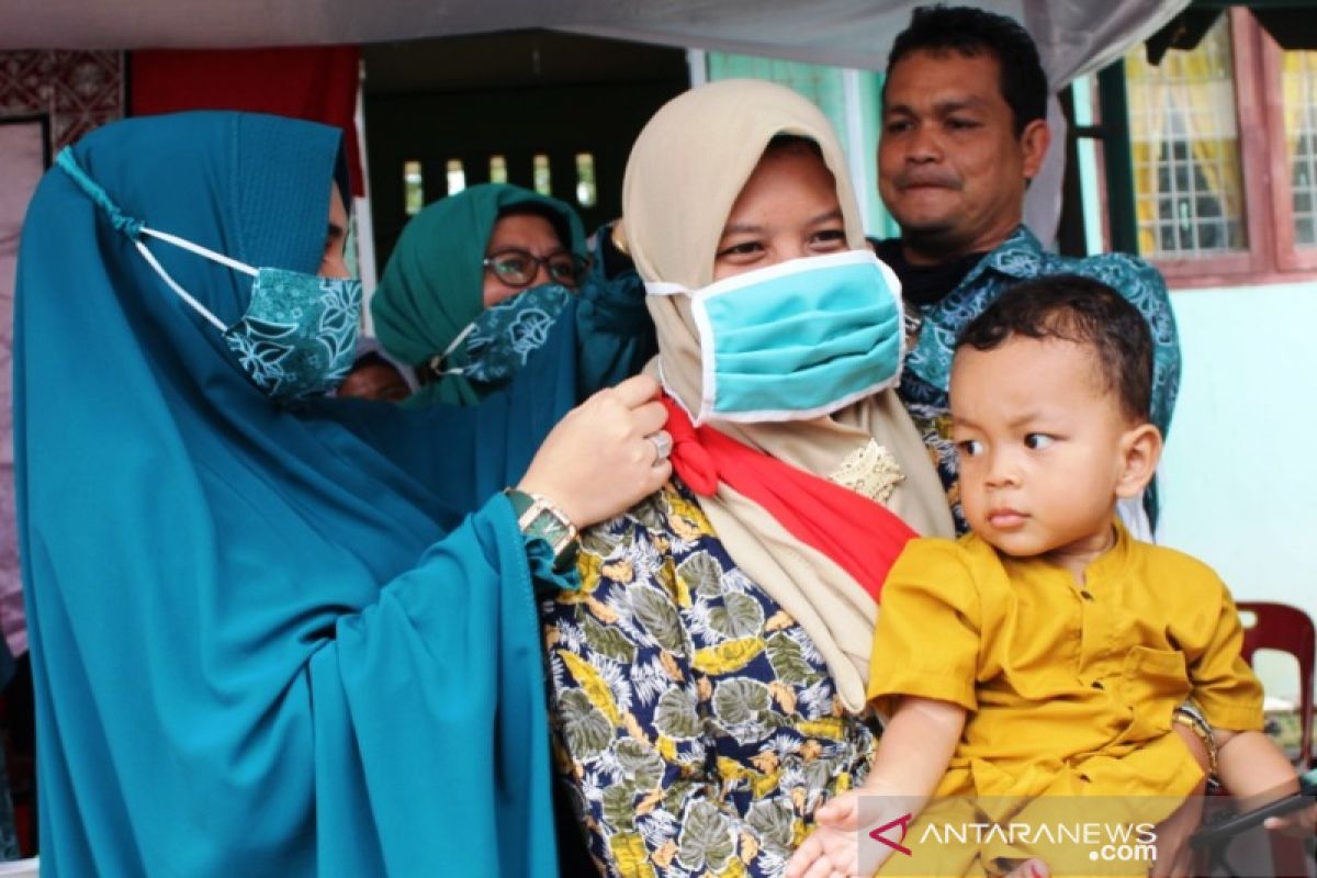 PKK Aceh Barat gencarkan pembagian masker untuk ibu hamil