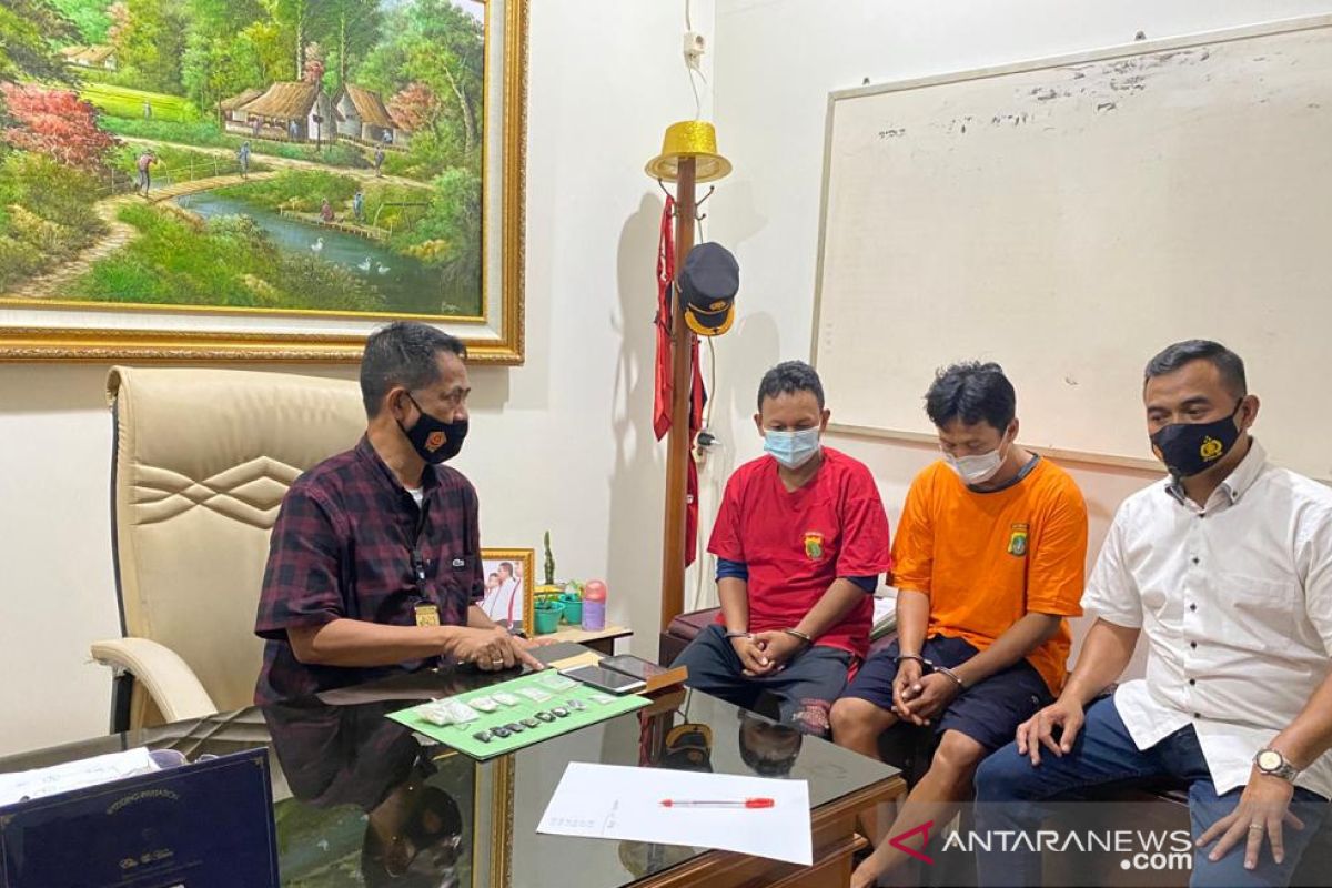 Tukang ojek online merangkap kurir sabu ditangkap polisi di Bekasi
