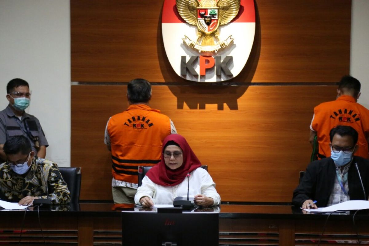 Konstruksi perkara Bupati Labuhanbatu Utara sebagai tersangka