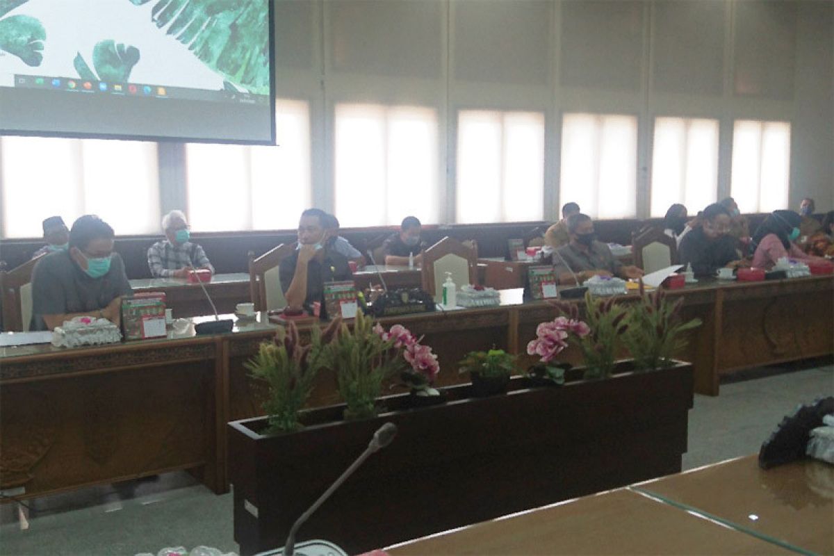 DPRD Kalteng setuju Raperda Inisiatif Pembentukan Peraturan Daerah jadi perda
