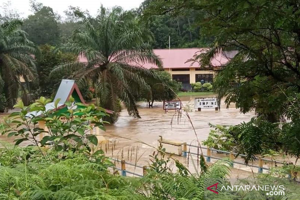 Ratusan rumah warga di Kuansing terendam banjir