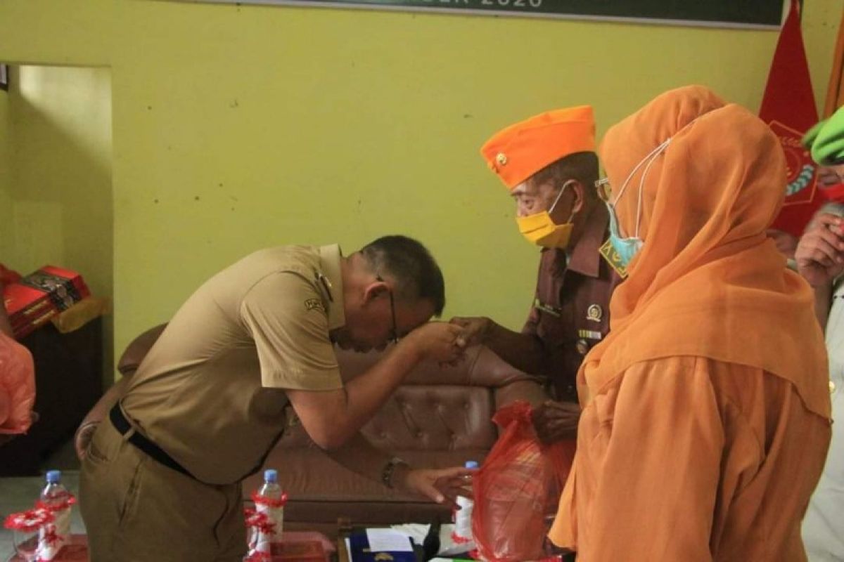 Pemkot Binjai berikan bantuan kepada veteran di Hari Pahlawan