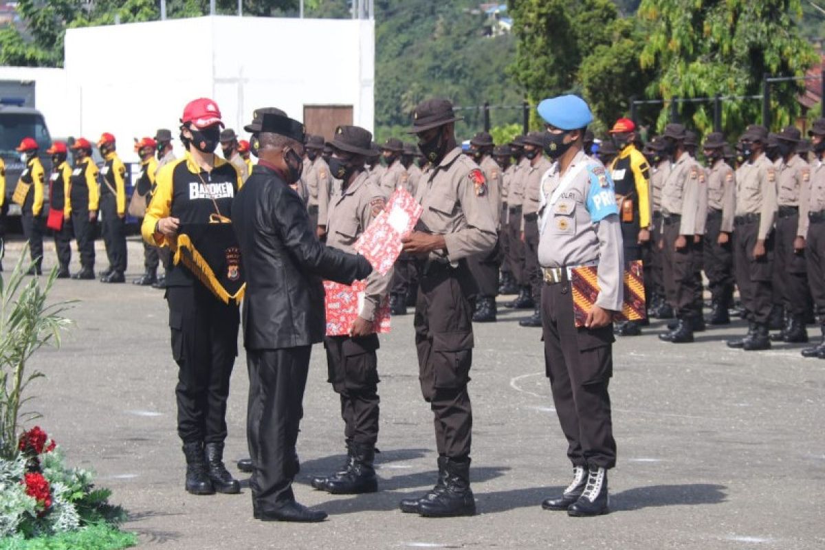 Pejabat Sekda Papua tutup binlat pra bintara noken di SPN Jayapura
