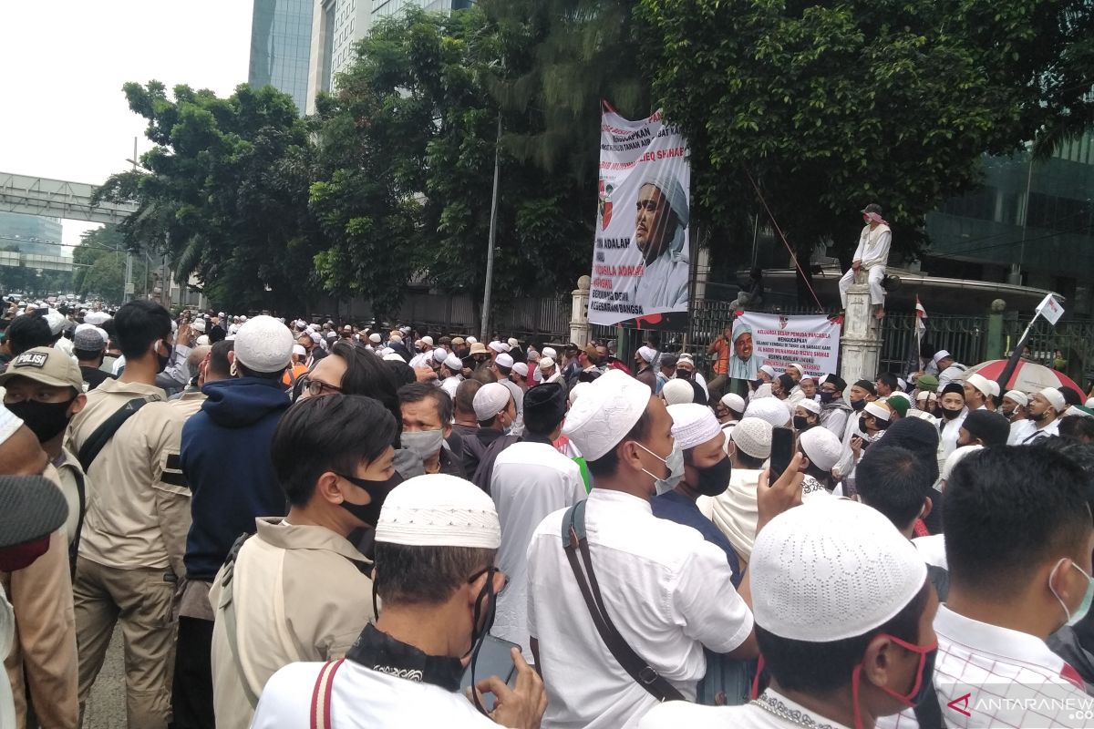 Polisi selidiki meninggalnya seorang warga  di kerumunan massa FPI