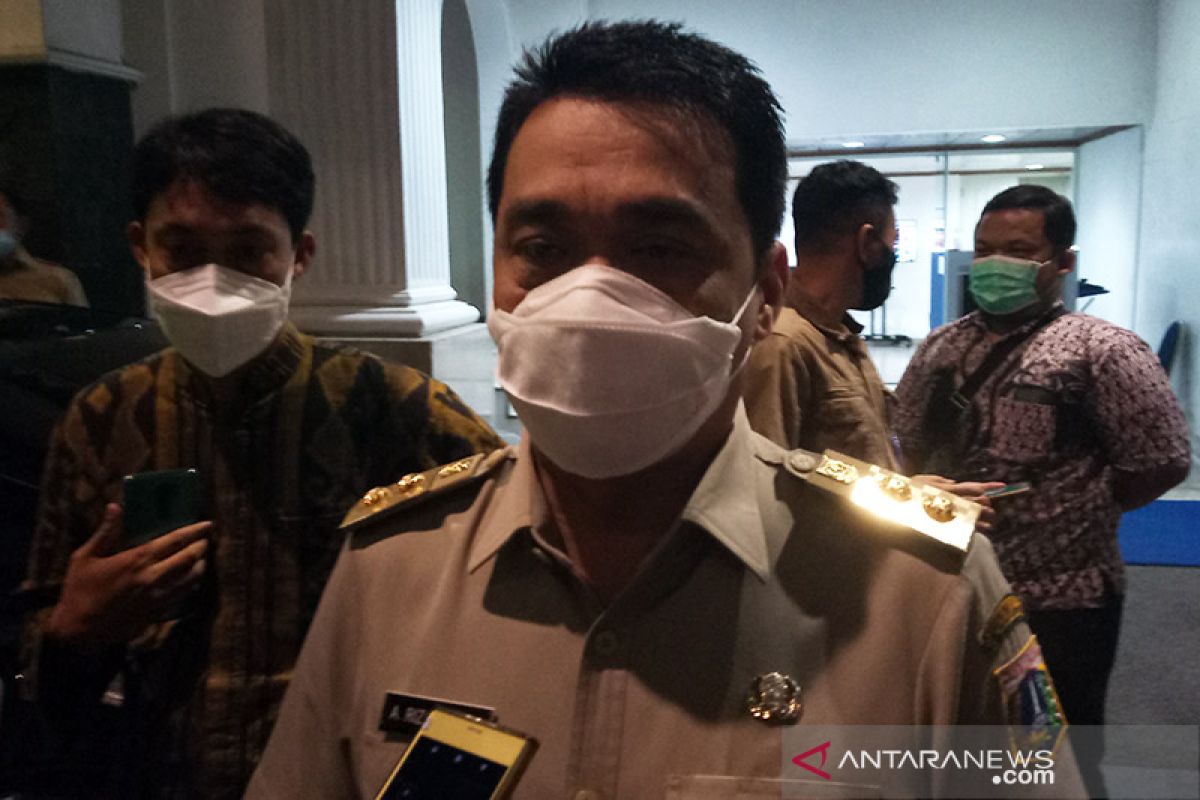 Operasional kendaraan umum di Jakarta dibatasi hingga pukul 20.00 WIB mulai Jumat