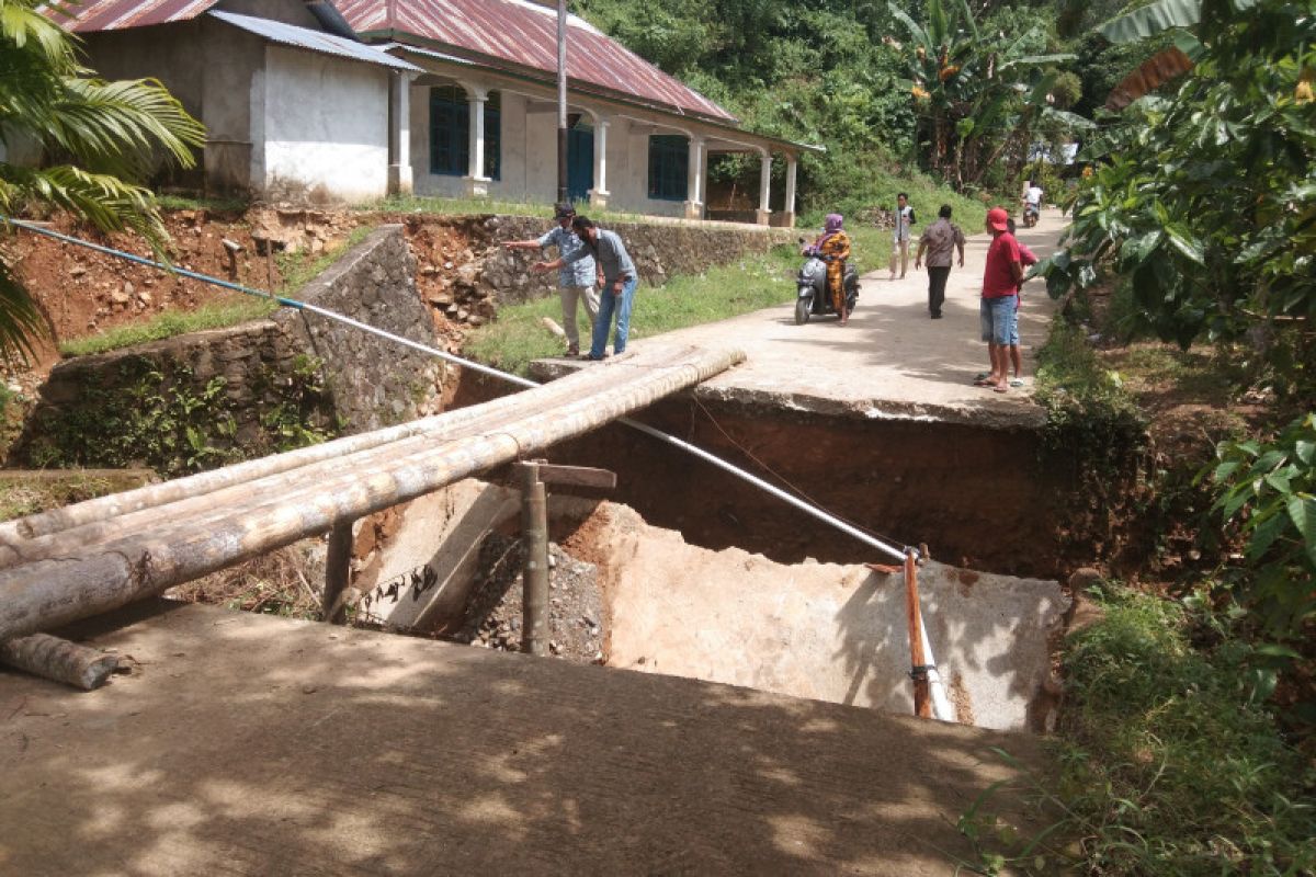 Kabar baik, jembatan Tatanggo Kambang Timur Pesisir Selatan akan diperbaiki awal 2021