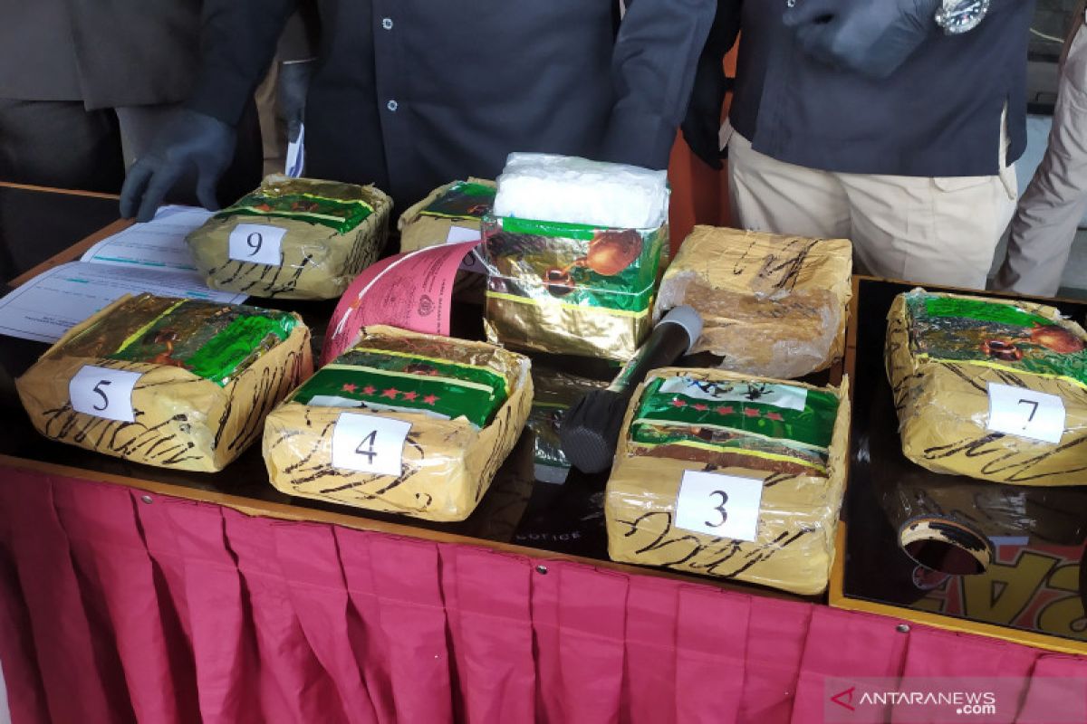 West Java police foils attempt to smuggle meth from Pekanbaru