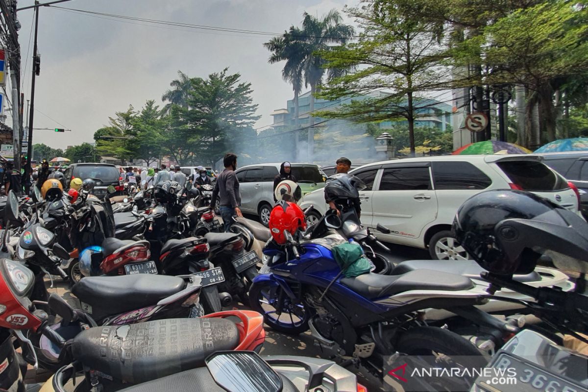 TransJakarta alihkan layanan imbas penutupan di KS Tubun dan Monas