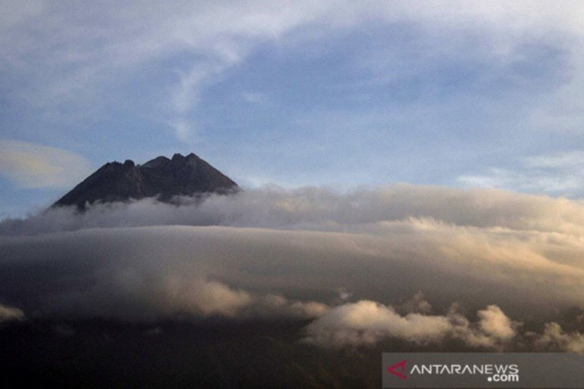 BPPTKG memperkirakan volume magma Gunung Merapi melebihi 2006