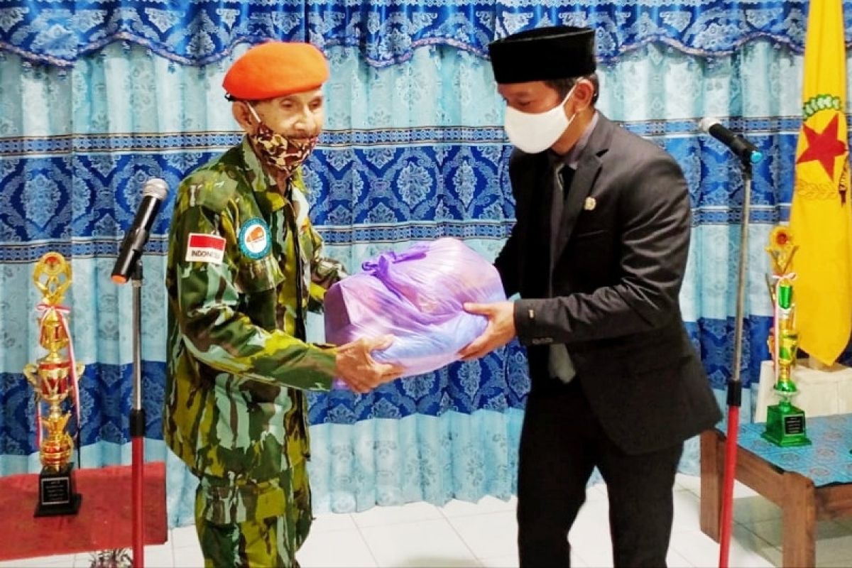 Veteran terharu mendapat bantuan dari Pemkab Kapuas