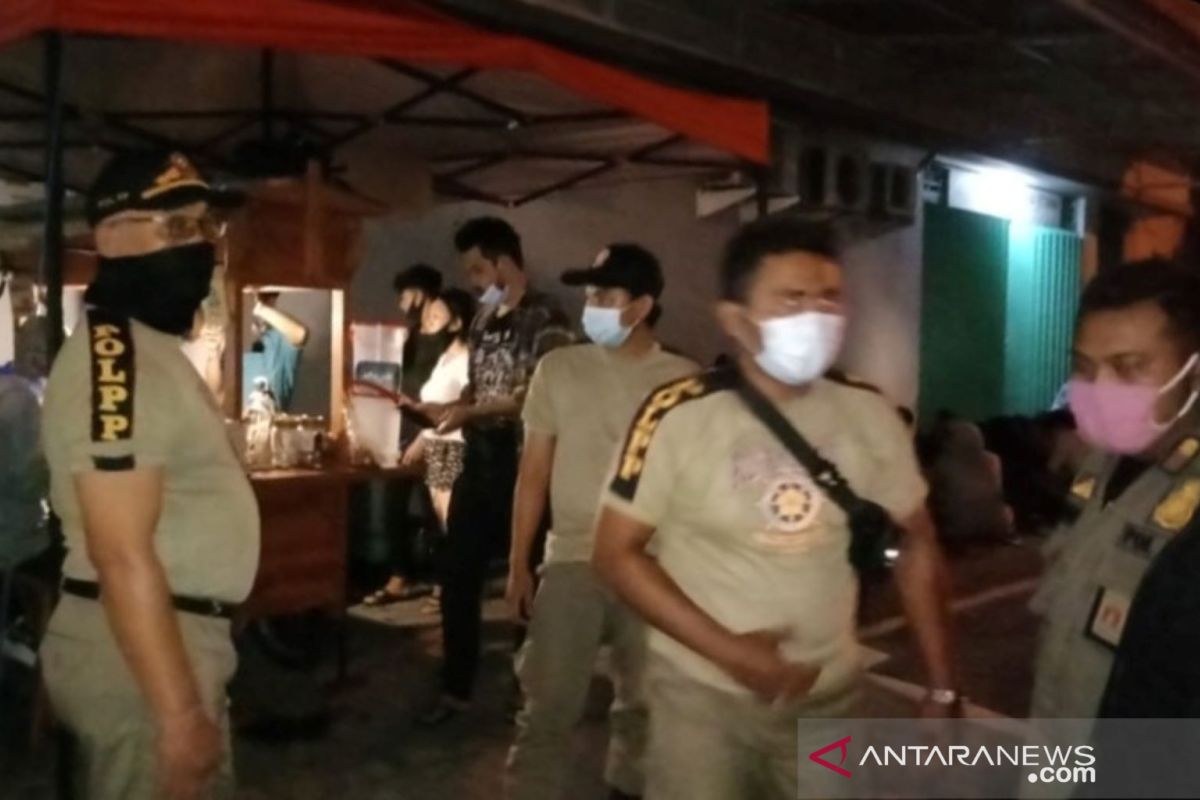 Satpol PP Kota Denpasar bubarkan kerumunan langgar protokol kesehatan