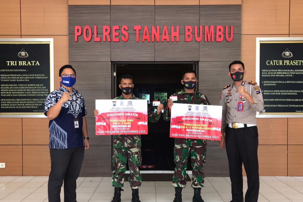 Satlantas Polres Tanbu bagikan voucher PNBP SIM gratis di Hari Pahlawan