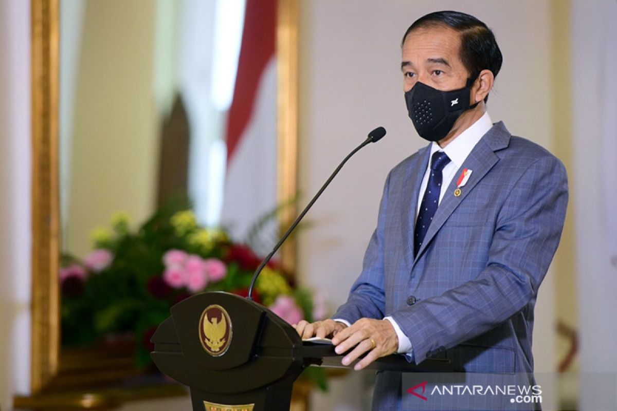 Presiden Joko Widodo anugerahkan Tanda Jasa dan Tanda Kehormatan pejabat negara