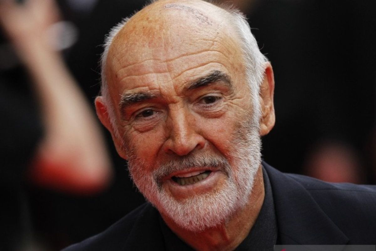 Pistol yang dipakai Sean Connery di film James Bond "Dr. No" dilelang