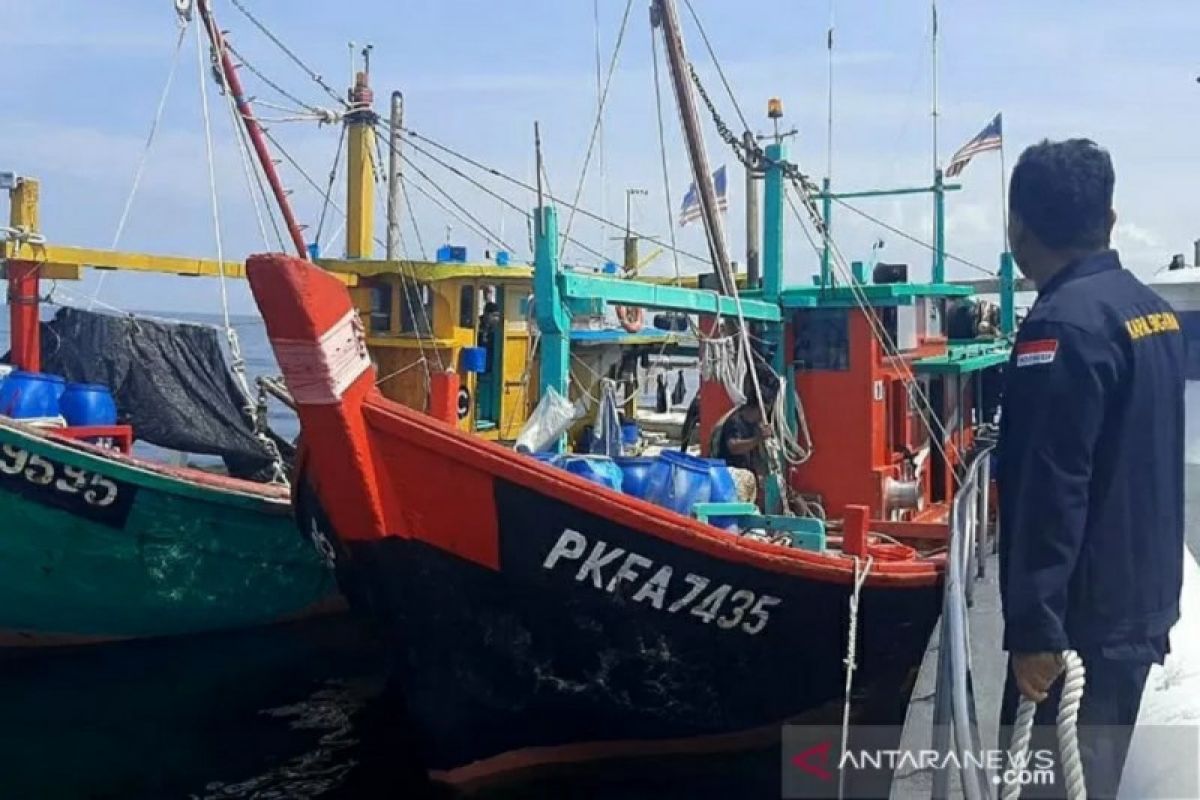 Kemarin, kapal Malaysia ditangkap hingga hoaks pesawat jatuh